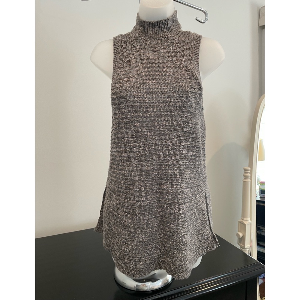 Billabong Sleeveless Grey Sweater shirt